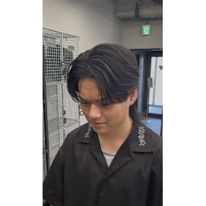 “ロングセンターパート × ソフトウルフ”で色気UP