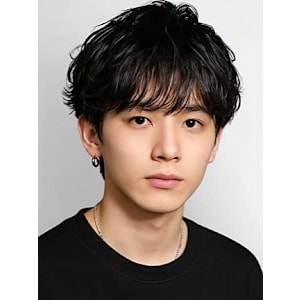 【feliceMICHI 別曽 遥也】緩めパーマ 黒髪 束感