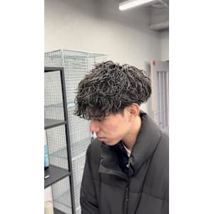  “強めカール × タイトサイド”で洒落感アップ - CØDE by KENJE【コードバイケンジ】掲載中