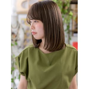 斜めバングブラウンベージュエアストレート　リタッチカラー