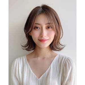 大人のこなれ感あふれる外ハネミディアムボブ