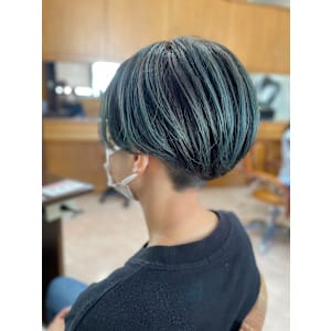 刈り上げ女子/ハンサムショート/ハイライトカラー