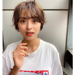 面長解消《20代30代》流せる前髪/くびれショート