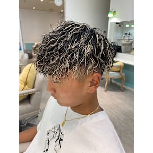 ツーブロックマッシュ×ツイストスパイラル×ハイライト