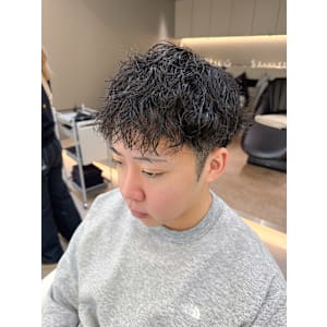 刈り上げツイススパイラルパーマ無造作