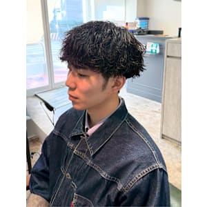 波巻きツイストスパイラル　刈り上げ　黒髪　20代　30代