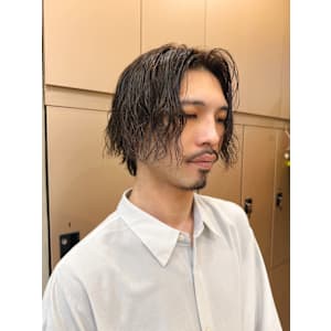 ゆるめスパイラルパーマセンターパート