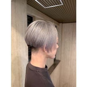 前下がりセンターパート/ホワイトシルバー