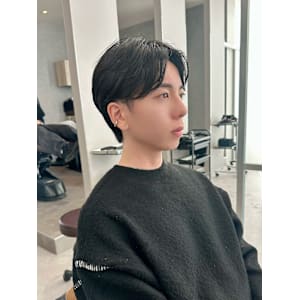 毛流れセンターパート(メンズカット/ダウンパーマ/ナチュラル - Men’s salon Zina 天神 ［メンズカット/眉毛/韓国/パーマ］【メンズサロンジーナ】【メンズサロン　ジーナ　テンジン　メンズカット　マユゲ　カンコク　パーマ　メンズサロン　ジーナ】掲載中