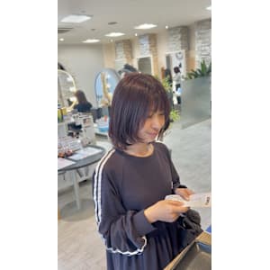ラベンダーブラウンとハッシュカットボブ - CREA【クレア】掲載中