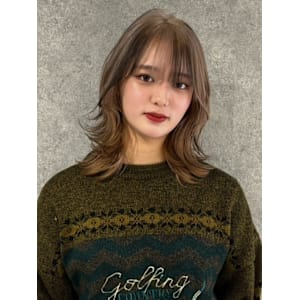 ミディアムレイヤー ダブルカラー ミルクティーベージュ 艶髪 - CAPA  central 天神・大名店【キャパ セントラル テンジン ダイミョウテン】掲載中