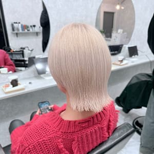 ホワイトベージュ - kamiiro ハイトーン/ブリーチ/ダブルカラー/髪質改善【カミイロ ハイトーン ブリーチ ダブルカラー カミシツカイゼン】掲載中