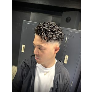 スキンフェード×リバースパーマ×メンズパーマ×メンズカット - owl 心斎橋【アウル シンサイバシ】掲載中