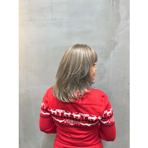 透明感ミルクティーベージュの大人レイヤーミディ - BUZZIot/h【バジオットエイチ】掲載中