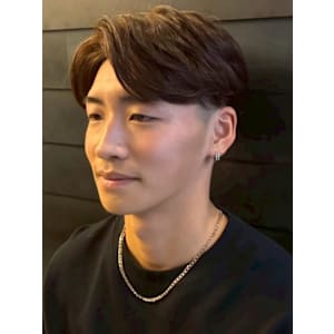 サイドパート ツーブロック ブラウンカラー 毛流れパーマ - THIS IS BARBER 2nd【ディスイズバーバーセカンド】掲載中