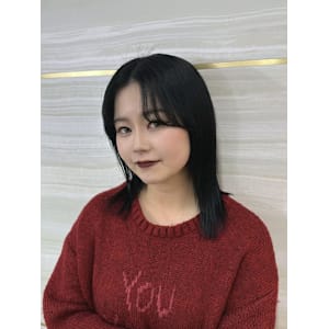 《鈴木茉奈》ブルーブラック/透明感/顔周りカット - elu by lovis【エル バイ ラビス】掲載中