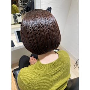 ベージュ系ボブ