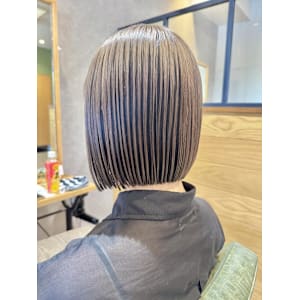 アンブレラカラーぱっつんボブ - 半個室型美容室 Sourire 新宮店【ハンコシツガタビヨウシツ スーリール シングウテン】掲載中