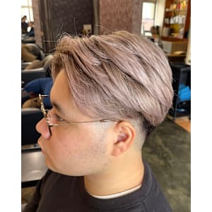 【周りと同じが嫌な方へおすすめ！】メンズブリーチカラー