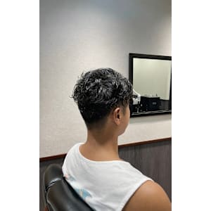 ツーブロックパーマ - UN businessman barber【ユーエヌ ビジネスマン バーバー】掲載中