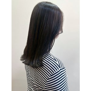 暗髪グレージュ ストレートヘア 艶カラー ミディアム 20代 - Beautissimo 川越【ビューティシモ カワゴエ】掲載中