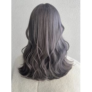 グレージュ/全頭ブリーチ/グレーブラウン - Ellen by artina 新宿店【エレンバイアルティナ シンジュクテン】掲載中