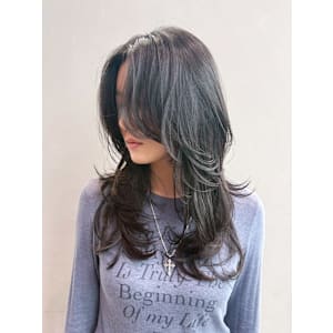 ロングオリーブグレー顔周りレイヤー_ba571721 - IT by ALBUM 下北沢店【アイティーバイアルバム シモキタザワテン】掲載中