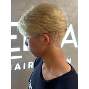 ブリーチ ホワイトベージュ ツーブロック センターパート - 全室完全個室Men's hair salon STELLA【メンズヘアーサロンステラ】掲載中