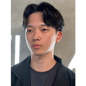 ニュアンスパーマ 韓国風 センターパート マッシュ 黒髪 - 全室完全個室Men's hair salon STELLA【メンズヘアーサロンステラ】掲載中