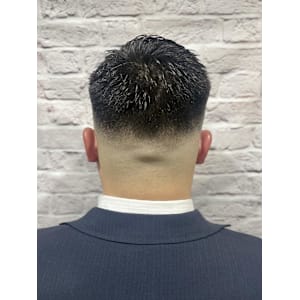 スーツに合わせやすいフェードショート - グレイスフルバーバー プラチナム【グレイスフルバーバー プラチナム】掲載中