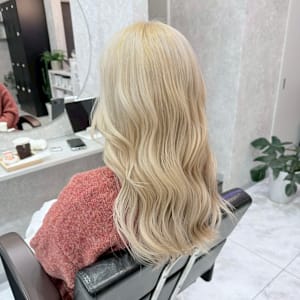 ブロンドベージュ - kamiiro ハイトーン/ブリーチ/ダブルカラー/髪質改善【カミイロ ハイトーン ブリーチ ダブルカラー カミシツカイゼン】掲載中