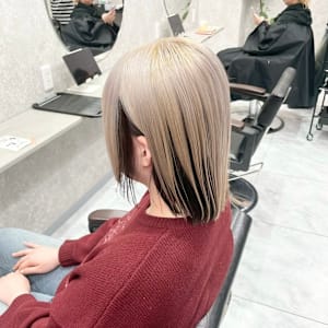 ホワイトベージュ - kamiiro ハイトーン/ブリーチ/ダブルカラー/髪質改善【カミイロ ハイトーン ブリーチ ダブルカラー カミシツカイゼン】掲載中