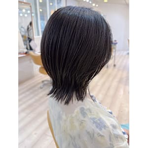 【morio成増/児玉】　ミディアムレイヤーくびれミディアム