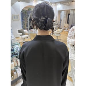 お呼ばれタイトヘア