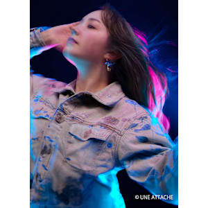 大人女性のトレンドシフォンベージュ×ハイライト - UNE ATTACHE【アンアタッシュ】掲載中