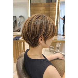 【小田急相模原】ショートボブ×白髪ぼかし - LOHAS by KENJE【ロハスバイケンジ】掲載中