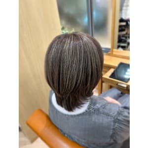 白髪を活かしたグレイヘア - 美容室KISEI 泉セルバテラス店【ビヨウシツキセイ イズミセルバテラステン】掲載中