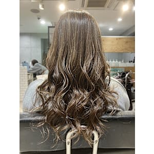 ゆる巻きロング - newi 池袋【ネウィ イケブクロ】掲載中