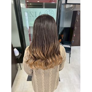 グラデーションカラー - AIZU本厚木 白髪ぼかし ハイライト バレイヤージュ 髪質改善【アイズホンアツギ シラガボカシ ハイライト バレイヤージュ カミシツカイゼン】掲載中