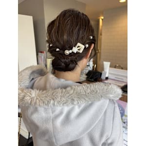 お呼ばれヘアセットアレンジシニヨン - NYNY 桂店【ニューヨークニューヨーク カツラテン】掲載中