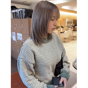 ブリーチダブルカラーシルキーグレージュミディアムレイヤー - NYNY 桂店【ニューヨークニューヨーク カツラテン】掲載中