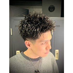 スパイキーショート×短髪×大人男性×ピンパーマ×フェード - owl 心斎橋【アウル シンサイバシ】掲載中