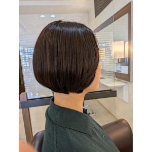 丸み×くびれで“首が細く見える”大人ショート 朝5分でキマる - STYLE 成城【スタイルセイジョウ】掲載中