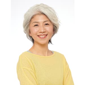 60代グレイヘアの方に◎遊び心のあるアシンメトリーショート - えがお美容室【エガオビヨウシツ】掲載中