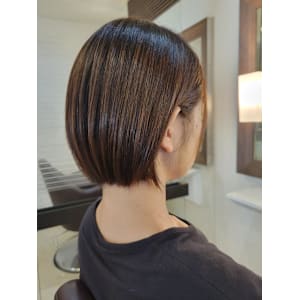 丸み×くびれで“首が細く見える”大人ショート 朝5分でキマる - STYLE 成城【スタイルセイジョウ】掲載中