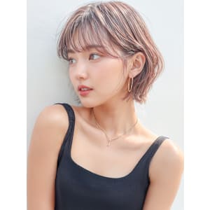 細めハイライト耳かけフェザーショートボブp1　全頭ブリーチ