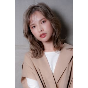 透明感グレージュの大人柔らかレイヤー