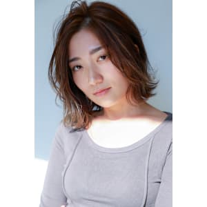 くびれボブ×柔らかブラウンカラー