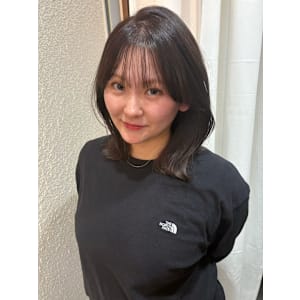 グレージュカラー くびれヘア 顔周りカット 透明感カラー