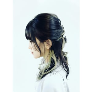 映えるインナーカラーアレンジ　ネオグリーン